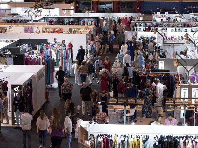 MOMADMadrid's tweet photo. A las 12:45h tendremos en #ForoMOMAD a Be2Fabric y Merakii analizando los showrooms con la ponencia 'Showrooms con valor añadido'. #MOMAD2019 https://t.co/AhDOb9ufoE