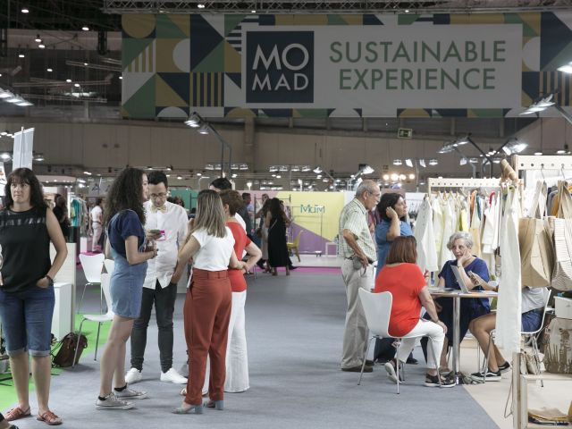 MOMADMadrid's tweet photo. Pásate por #ForoMOMAD a las 13:15 y vuélvete experto en 'Nuevos consumidores y nuevas empresas; actitudes y conceptos más responsables' de la mano de @luxiders, @SalvajesGansos y Ethics. https://t.co/iwO9LiyBnD