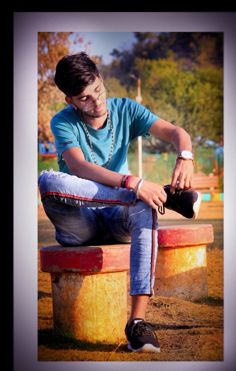 AadityaNarbaan's tweet photo. मजाक😝 ओर पेसा💰 काफी सोच-समझकर🤔 उड़ाना चाहिए...
Because without them💵 life is not life.
#instago #Facebookgo #twittergo #actor #Singer #writer #Music #dhrama #director #composer #songwriter #shayar https://t.co/QMKXUXJRMP
