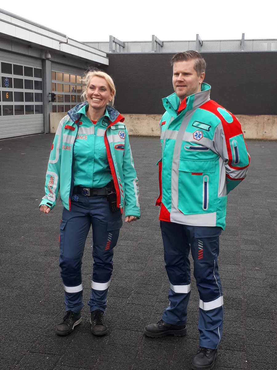 RAVBrabantMWN's tweet photo. Dit zijn ze dan! Onze ambulancehulpverleners die de komende weken de nieuwe ambulancekleding testen. #dmvda https://t.co/KmdtaVc4I0