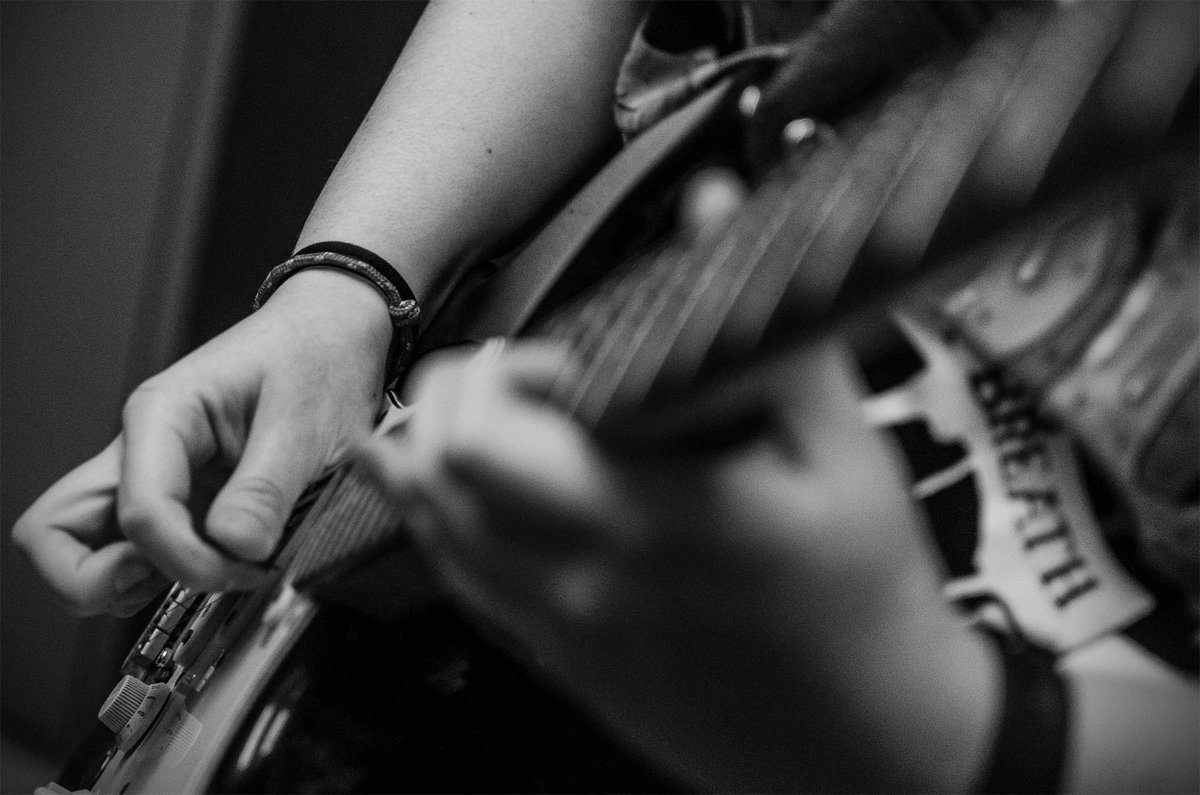 InfoShutter's tweet photo. 🎸 ¿Tienes una banda? ¡Esto podría interesarte!  🎸

Realizamos:
- Fotos de conciertos. 
- Sesiones.
- Videoclips acústicos.

¡Todo LOW-COST! ¡Contacta con nosotros por MD o vía https://t.co/nhRWrvsNHj! 

(Madrid y alrededores. Podemos desplazarnos pero aumentaría el precio.) https://t.co/PjeUEaqbhr