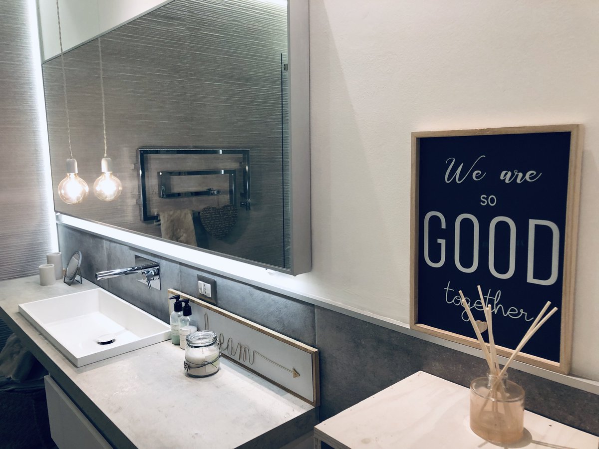 SciroccoH's tweet photo. Progetti | appartamento privato | #Milano
SNAKE 66 + SNAKE 85

#SciroccoH #snake #designradiator #termoarredi #scaldasalviette #towelwarmer #bathroom #bathroomdesign #architect #designer #madeintaly https://t.co/VdW4l3Mj55
