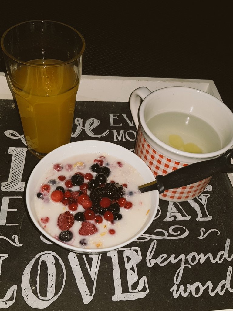 Miss_Bvf's tweet photo. Breakfast for the sick one......me😒🤧🤒 https://t.co/FflT2tUcBK