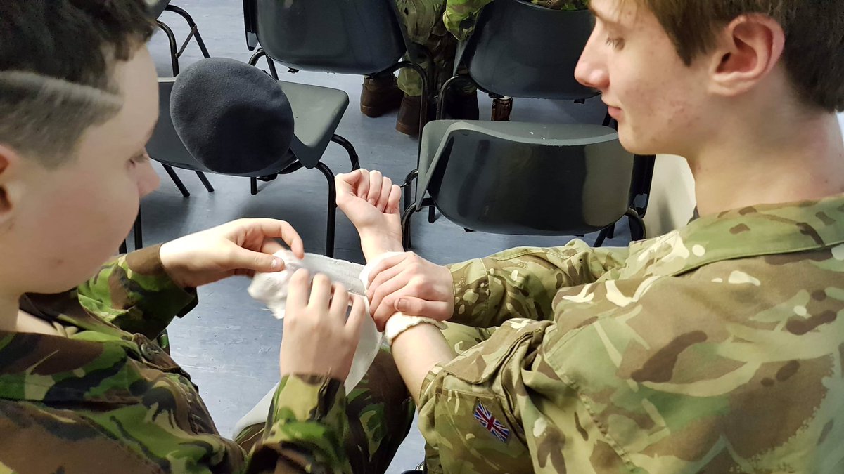 1367sqnATC's tweet photo. Last night cadets practice their first aid bandage skills and training flight learn about aircraft currently in use in the RAF.
#Team1367 #WhatWeDo #AirCadets #FirstAid #Bandages #Aircraft #Training #NoWastedPotential 
@ComdtAC @RCWalesandWest1 @no1welshatc @RFCAforWales https://t.co/cWxSEQSMs0