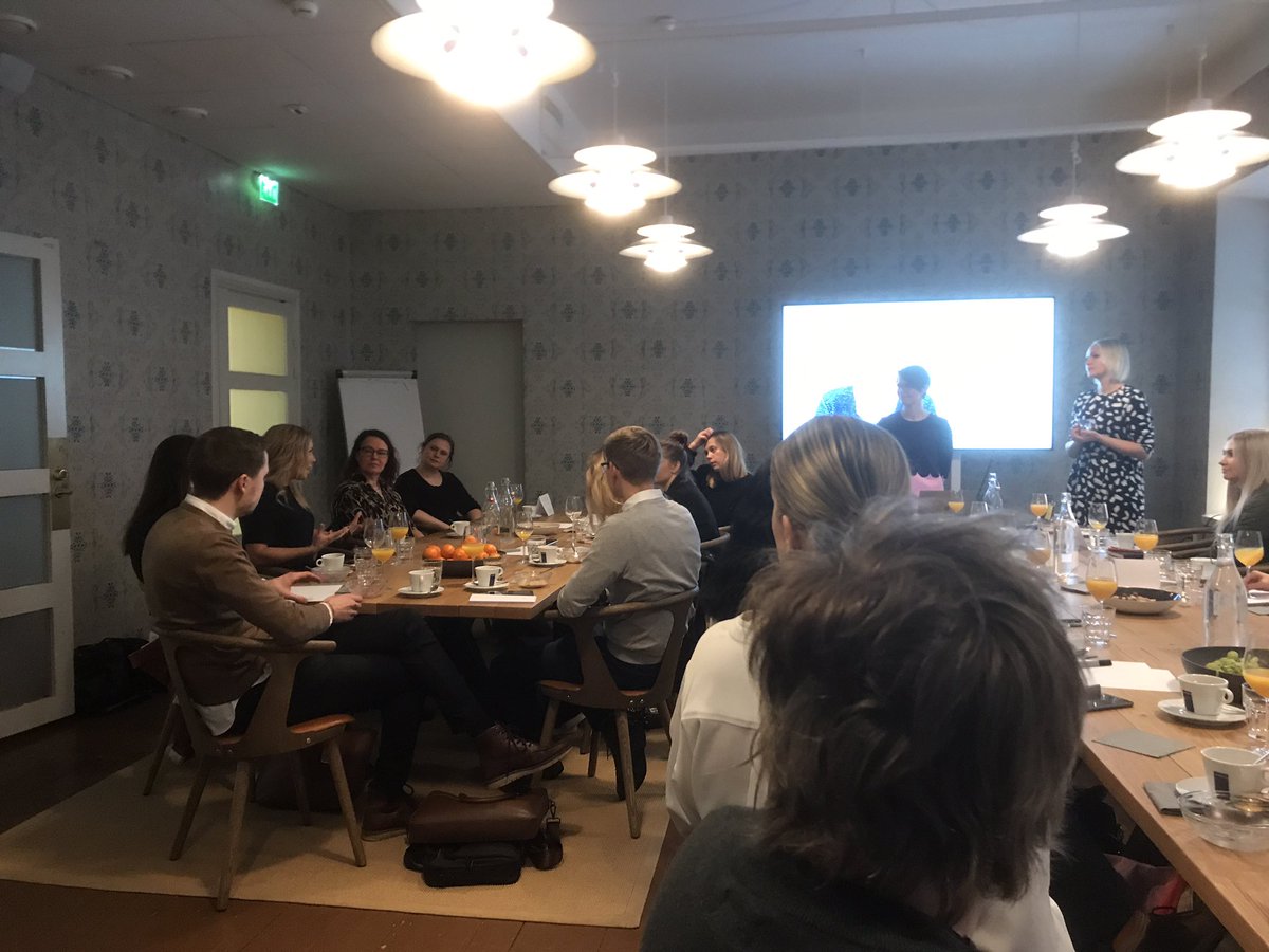 LauraPaakkonen's tweet photo. Jee, ihan mahtavaa aloittaa pĂ€ivĂ€ @PingHelsinki ja @bonfire_fi kanssa Ping Academyssa #sofiafuturefarm #vaikuttajamarkkinointi đ„ https://t.co/lPP3fi59dW