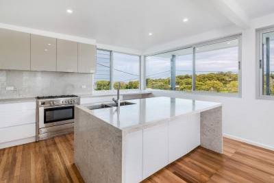chapmanproperty's tweet photo. This large home situated in the popular suburb Merewether Heights, is the perfect combination of style, space and located 🏠 
🏠OPEN HOME Saturday, 9th February 10:55am-11:05am
BOOK AN INSPECTION 📱49261400#ChapmanProperty
📷 https://t.co/0fQVpAlBoz