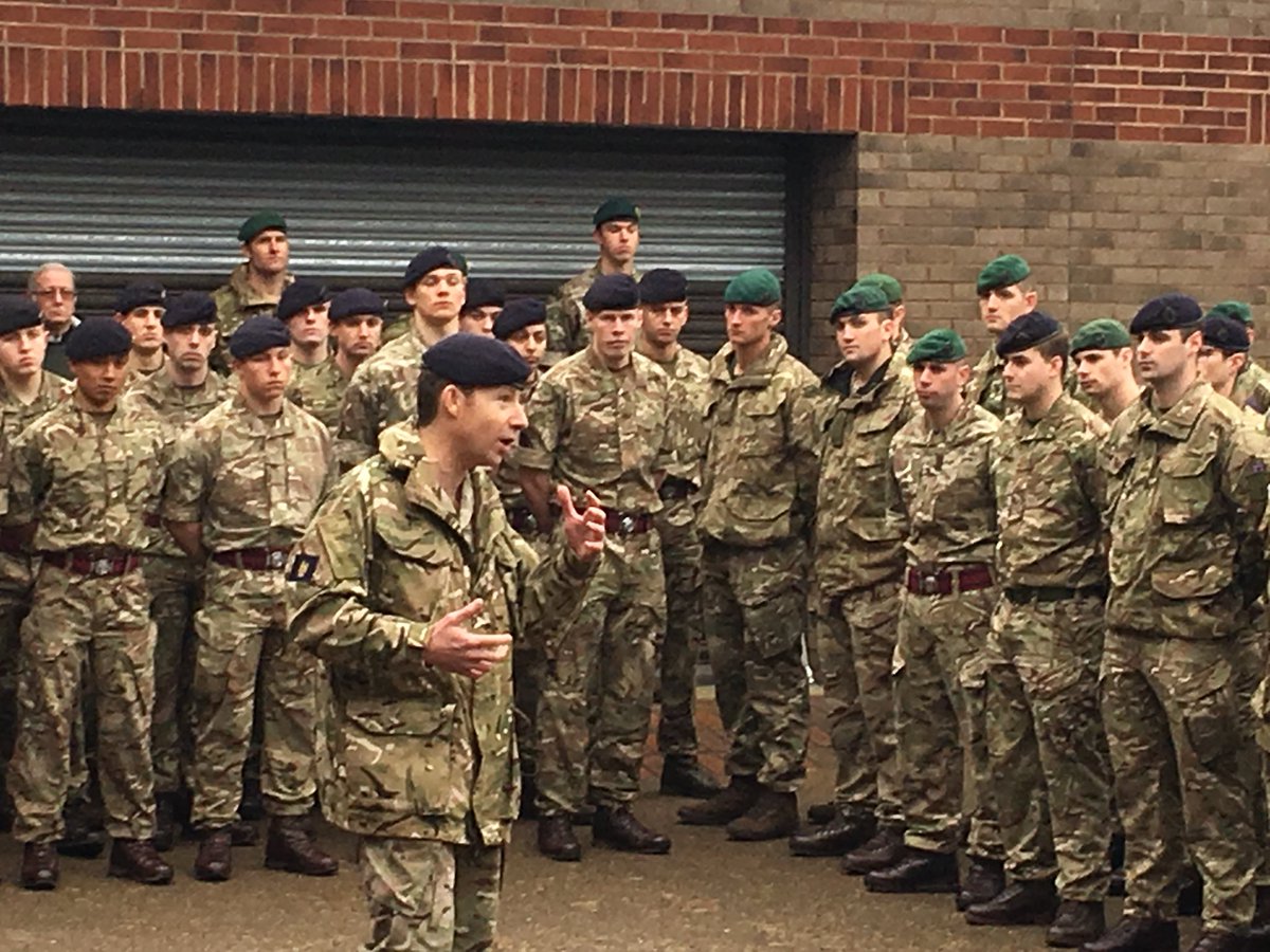 A big #ThankYou to all @24CdoRE for a #Hoofing day in #NorthDevon. Great run over the stunning dunes at #BrauntonBurrows, updates from #CommandoSappers around the 🌎 and a cracking introduction to JNCO led experimentation and capability development.  

A life less ordinary!