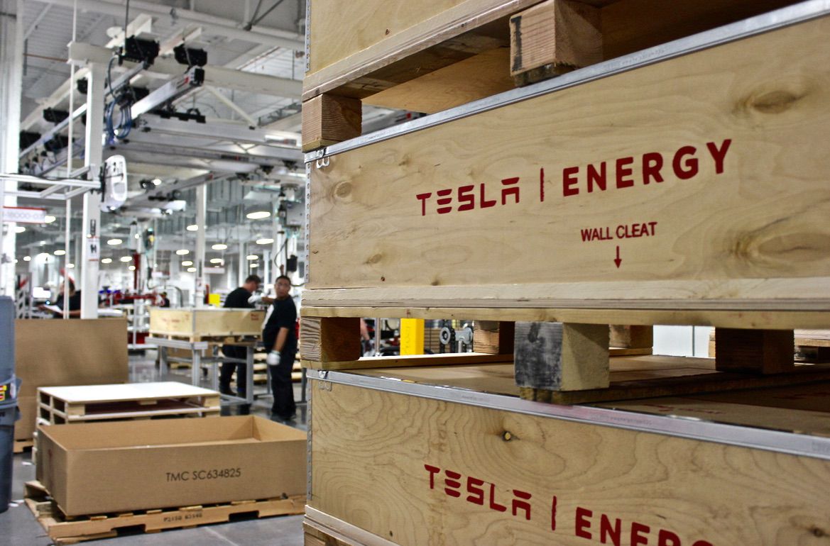 TeslaOwnersIT's tweet photo. Questione di simbiosi: gli affari per #Panasonic vanno bene, grazie sopratutto a #Tesla che in cambio utilizza tecnologia allo stato dell’arte + R&amp;D.

Ma Tesla ha da poco acquisito #Maxweell, leader degli UltraCapacitori: finito l’amore? No, Anzi

@ECARSNOW @vaielettrico https://t.co/iYOoSA6zlX