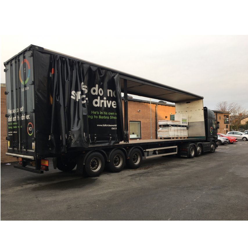FCEExhibitions's tweet image. Loading up the big boys🚛 
Getting ready for a day on the 🛣️ 
#FCEvents #Logistics #Events