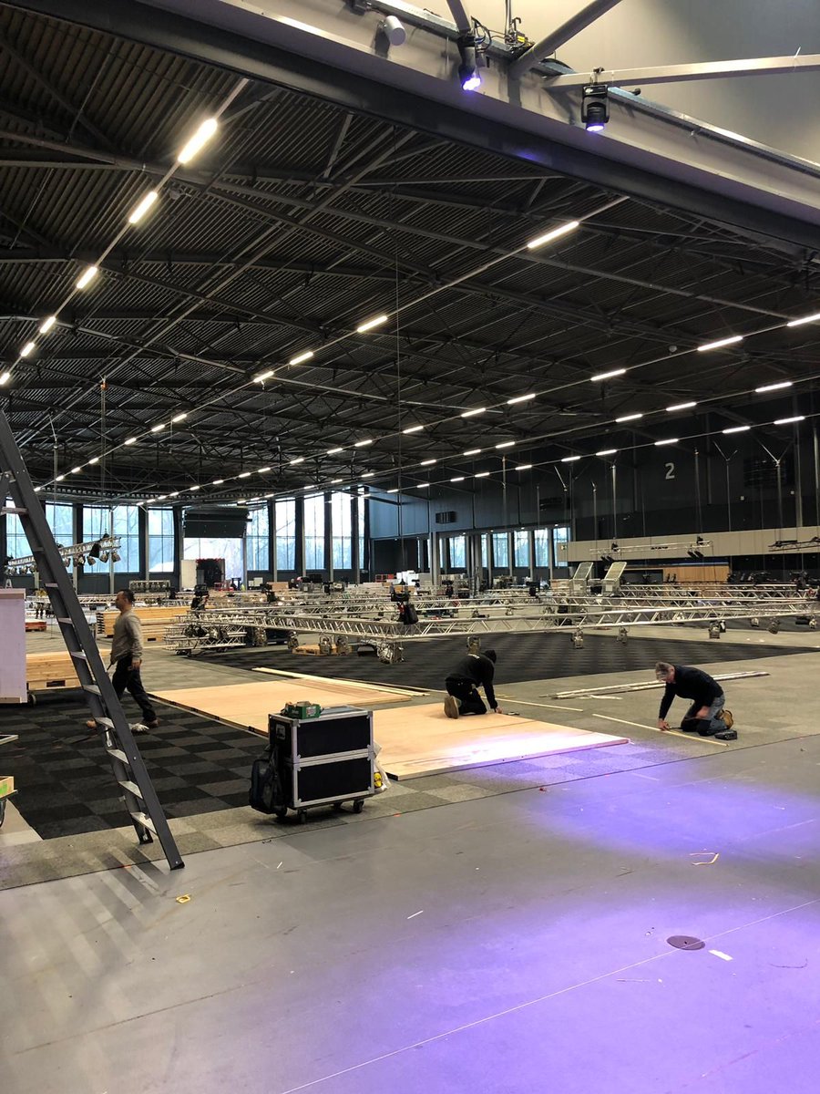 Er wordt in <a href="/rotterdamahoy/">Rotterdam Ahoy</a> hard gewerkt aan de opbouw van de 46e editie van het ABN AMRO World Tennis Tournament! #abnamrowtt #atptour #centrecourt #tennis #abnamro #rotterdamahoy #opbouw