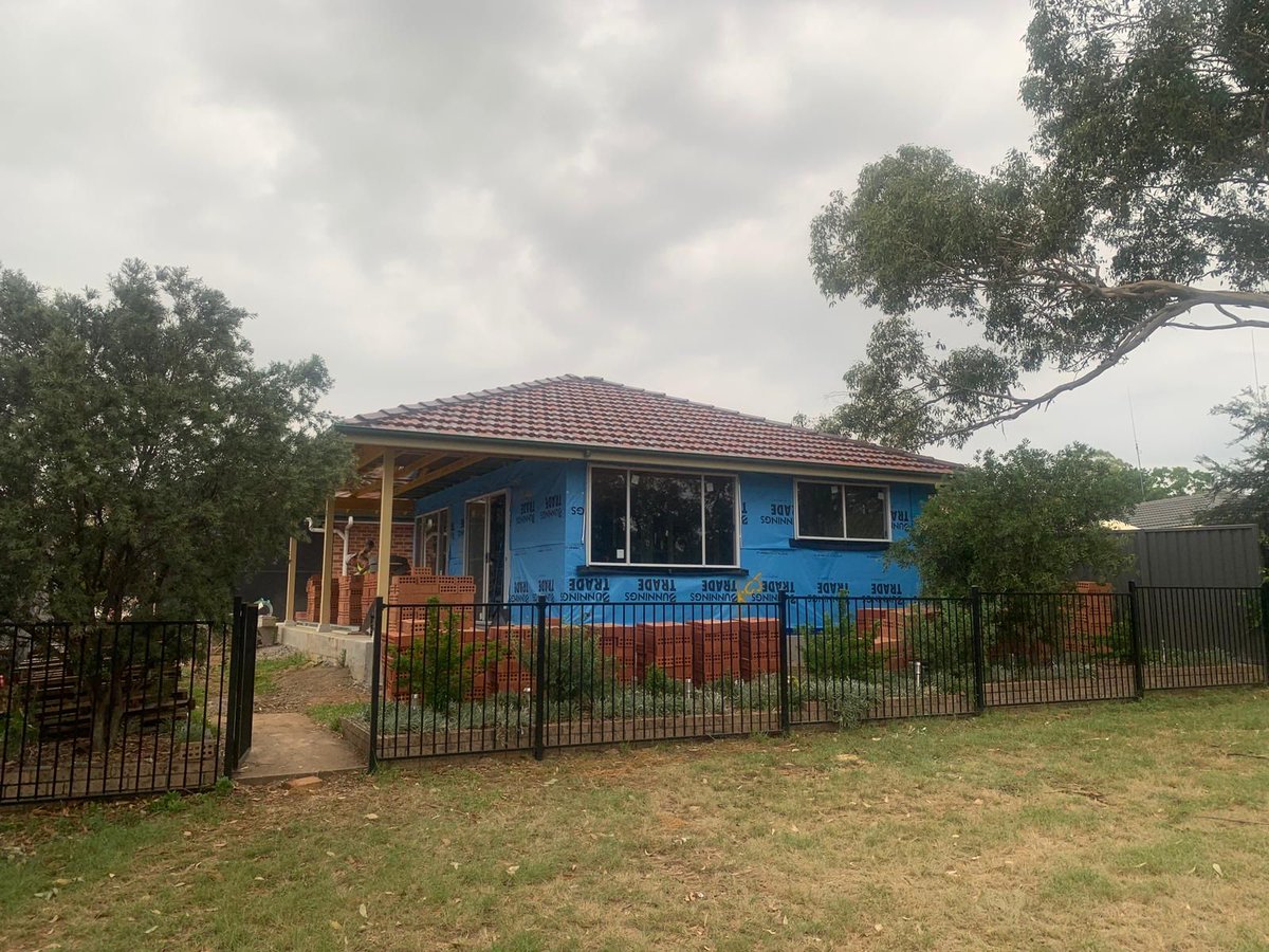 32Degrees_Build's tweet photo. This is our attached granny flat that is currently being constructed in Camden South. The bricklayers are onsite this week to get this locked up.
#32DegreesBuilding #grannyflat #extensionbuilder #building #dualocc https://t.co/WFaGOpC4iY
