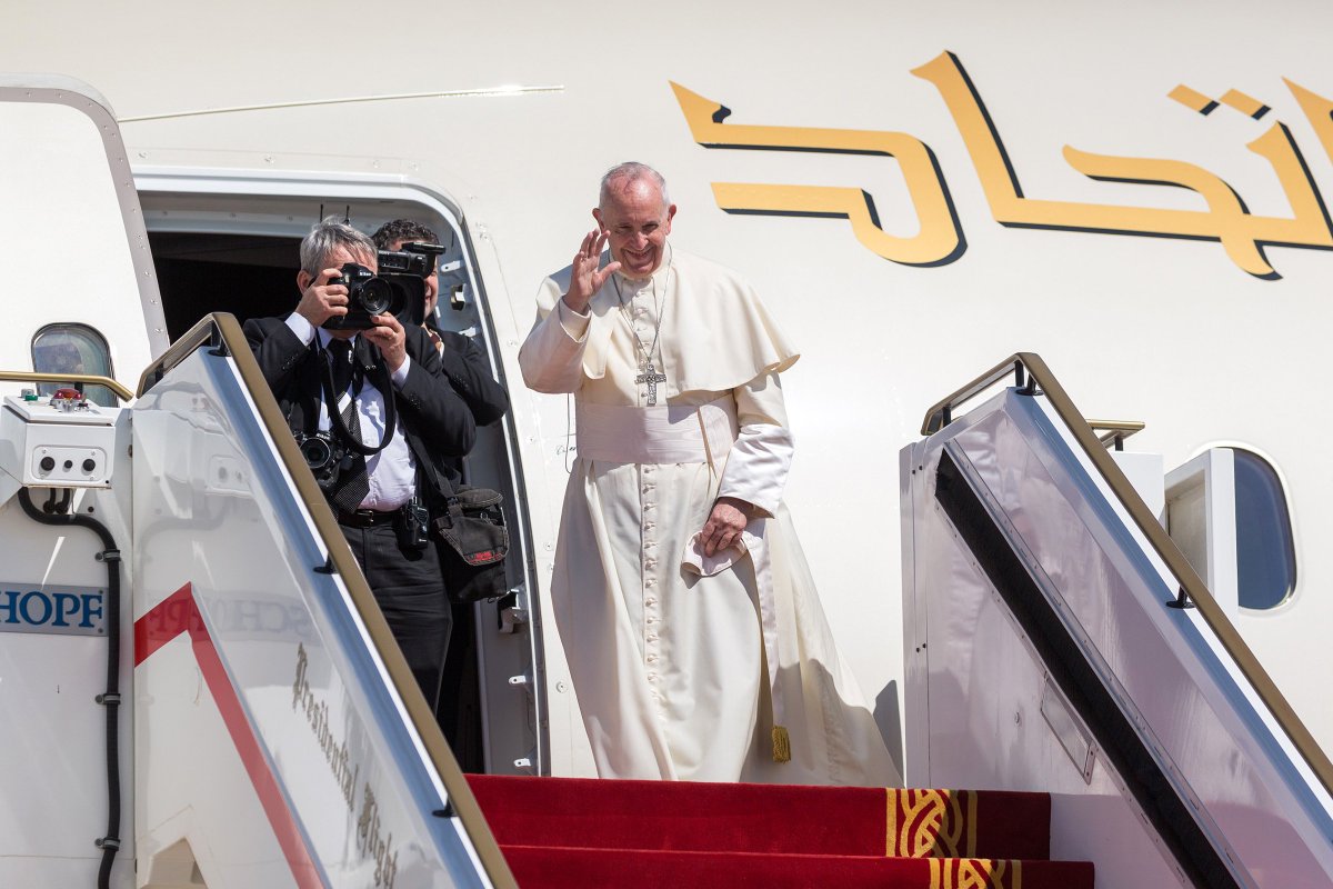 Departure of Pope Francis at Abu Dhabi Airport after the outdoor mass at Sheikh Zayed Stadium gathering thousands. The historical visit in the UAE was the first papal visit ever in the Arabian Peninsula. #popefrancisUAE #PopeFrancis #PopeFrancisInUAE