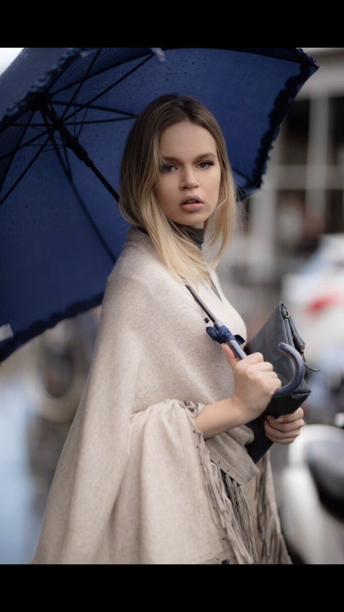 wanderingbeeUK's tweet photo. Wet start to the day #keepwarm #keepdry #cashmere #wrapup #poncho #tassel #suede #trim #slashneck #naturaltones #dogwalking #workwear #loveit #easy #wardrobe #winterstyle #combatthecold #deluxe #lavish #sweettextures #worldwide #countystyle #festivalwear #allages #allwomen https://t.co/vvKCI1rWHA