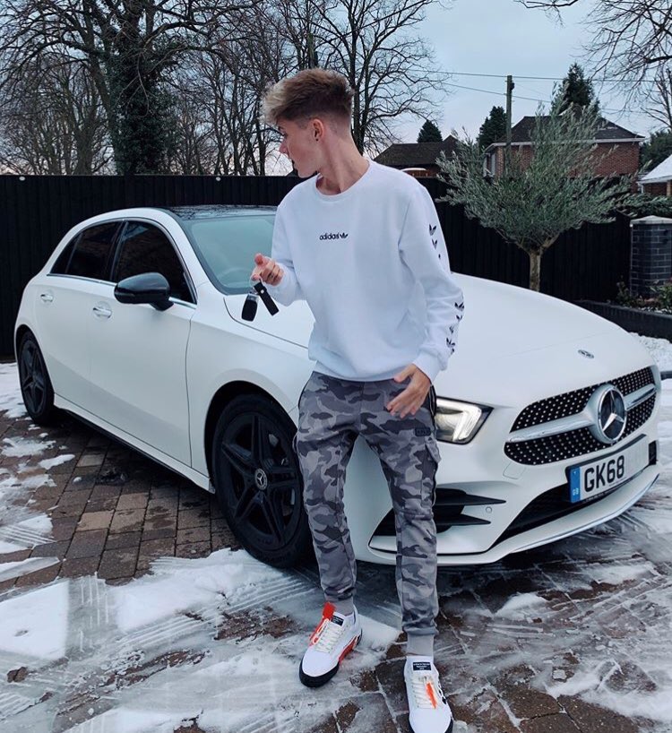 harveyO2L's tweet photo. New car day https://t.co/6p8JplPeYy
