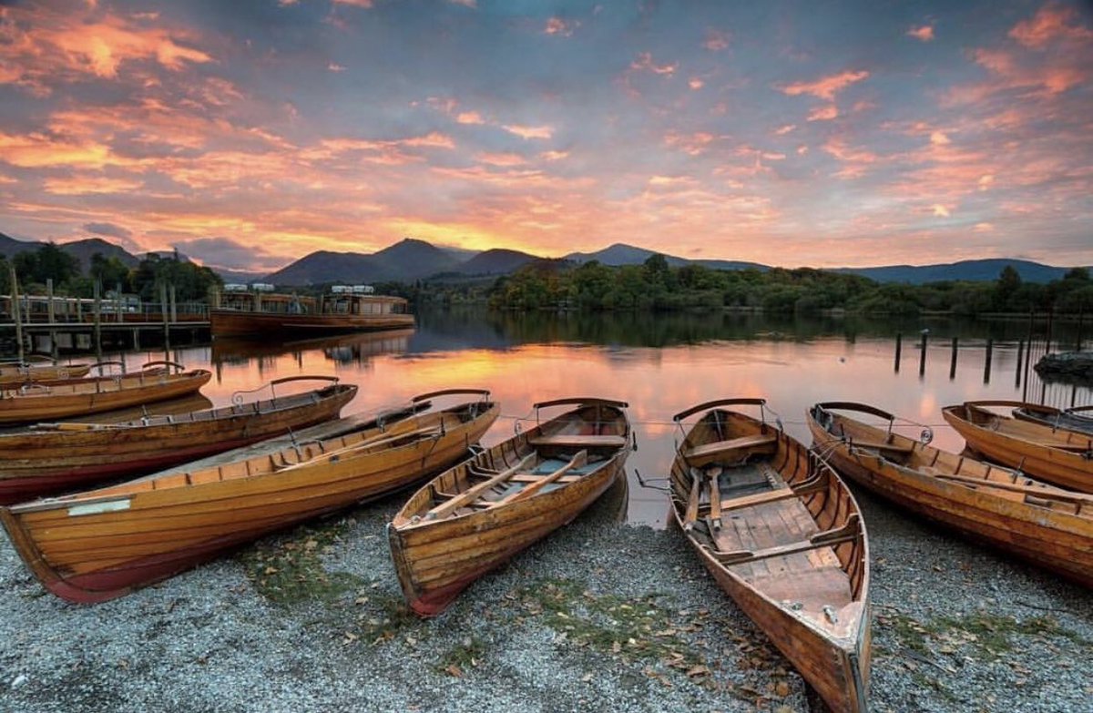 rowleyestates's tweet photo. Have you ticked off watching a sunset over Derwent water from your bucket list? Pack up a picnic with a bottle of fizz during your stay and find the perfect spot to unwind after a day of exploring with your loved ones https://t.co/alOZw1F1bu #derwent #lakedistrict #cumbria https://t.co/wInNJUwq2I