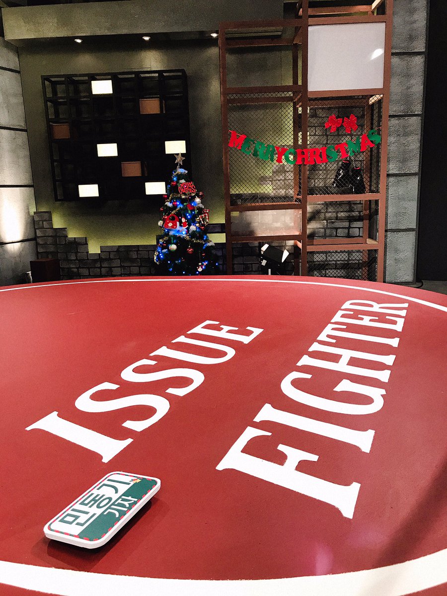 mediagom's tweet photo. 내일부터 ‘당분간’ tbs TV 이슈파이터를 진행합니다. 매일 오후 5시부터 6시20분까지입니다. 동시간대에 K본부 라디오 김용민 라이브가 있긴 합니다만. 김용민 라이브에 대항하기 위해 다음주부터 정상근 선수도 패널로 참여시켰습니다. 핫핫핫! tbs TV 이슈파이터! 많은 시청 부탁드립니다! 퐈이야! https://t.co/9NJLBSud0U