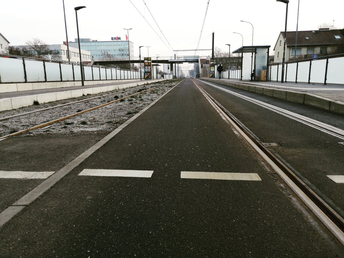erik_donner's tweet photo. Auf die #Mainzelbahn, die seit mehr als 2 Jahren den Hauptbahnhof, die @uni_mainz, die @HS_Mainz & die Opel-Arena, Bretzenheim, Marienborn & den Lerchenberg miteinander verbindet, können die Mainzer*innen stolz sein! https://t.co/NxxZniHx0K