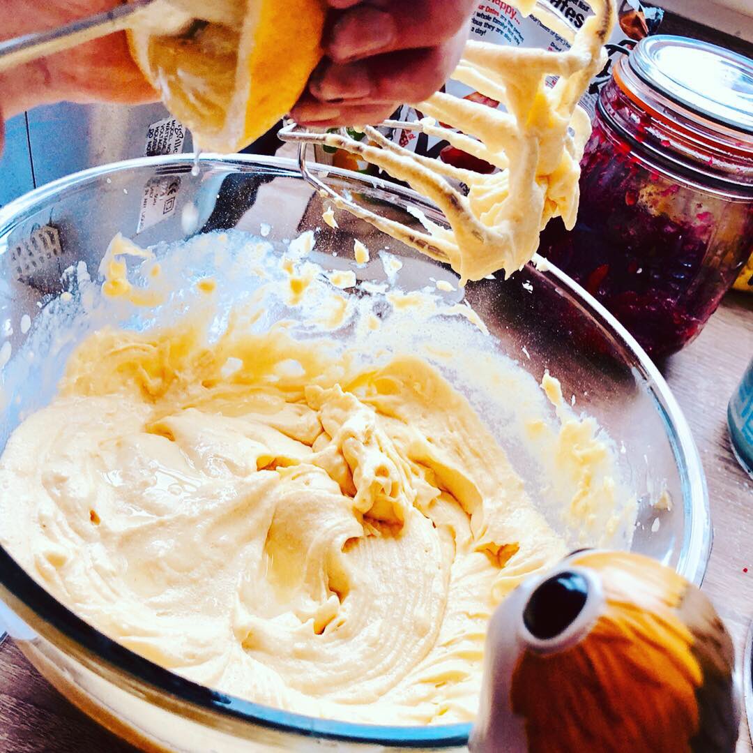 PabloThePorg's tweet photo. What’s this? What’s that? A cake?!? #Porg #Cake #CakeMixture https://t.co/Grr0KGNAEf