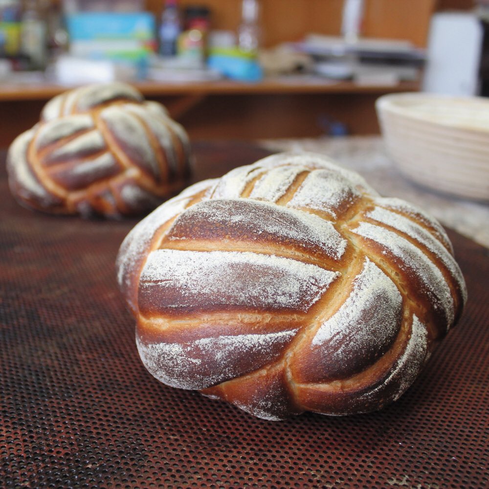 PastryRev's tweet image. PAN WINSTON DE 6 PASIONES by @jpascforner 📷 Josep Pascual para #PR09

libreriagastronomica.com/es/libro/pastr…