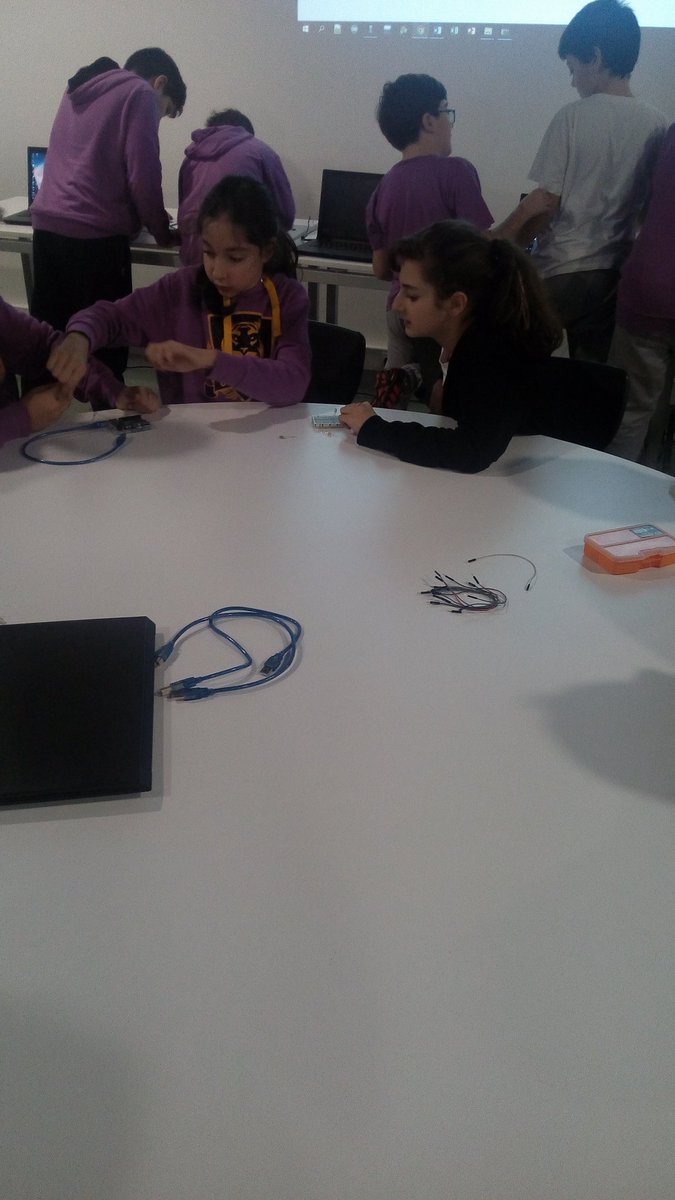 Yeni doneme arduino ile basladik 
#ugurluolmak
#ugurokullari 
#ugurkodluyor
#atasehirugurokullari