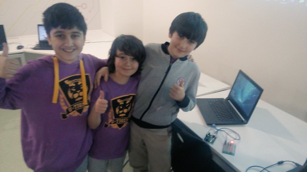 Birlikte calisip birlikte sonuc almak en guzel calisma bicimi bence ekip ruhu #ugurkodluyor
#ugurluolmak
#ugurokullari