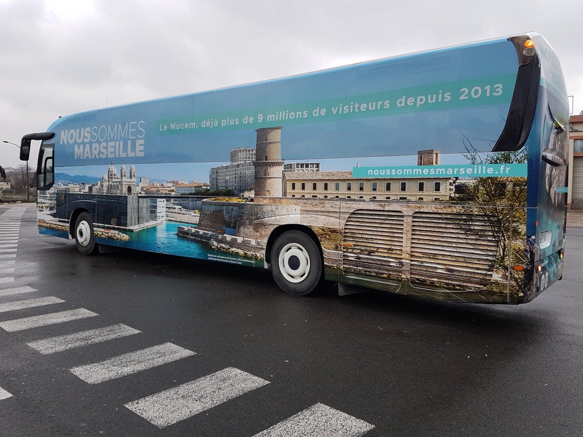 CHOOSEMARSEILLE's tweet photo. Amis parisiens ouvrez l'oeil ! 30 bus aux couleurs de @marseille vont sillonner la capitale pendant deux mois 🚌 De quoi vous faire oublier un peu la grisaille et vous donner envie de venir nous voir ! 🙃☀️

#NousSommesMarseille https://t.co/rci0mHoovQ