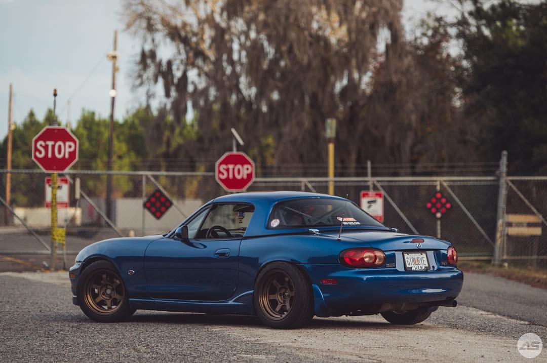 TopMiata's tweet photo. 💙 IG: cold_drink_ #TopMiata #10ae #10aemiata / Photo by: andycarterphoto for @average_squad https://t.co/dTIc64owPr