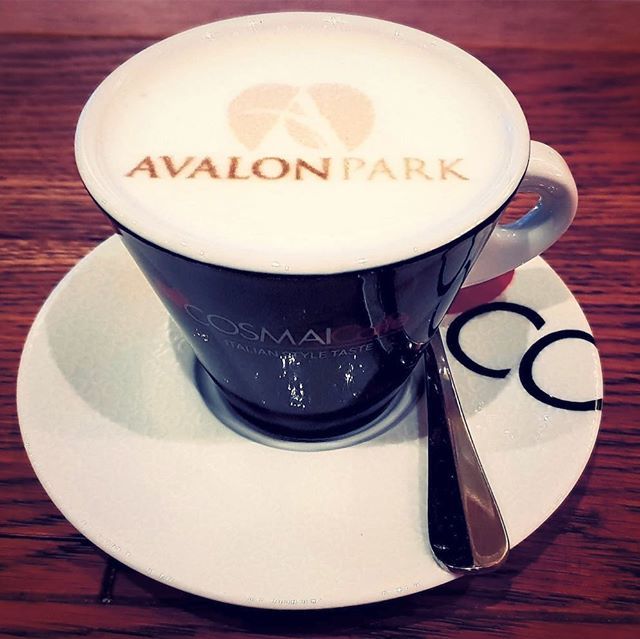 Imádjuk az új latte art printerünket! ☕️❤️ha Te is szeretnéd  a kedvenc fényképedet a kávédon látni! ;) #avalonristorante #avalonpark #avalonresortandspa #caffeart #latteart #miskolctapolca #bükk #bükkgyomorcsakrája #menő #énisakarokilyet #nyomtatás #ked… bit.ly/2t5v0DL