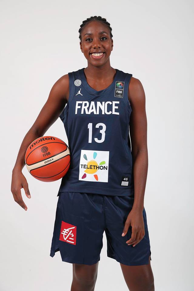 Equipes De France De Basketさんのツイート Happy Birthday Joyeux Anniversaire A L Interieure Des Bleues Marie Michelle Milapie 23 Ans