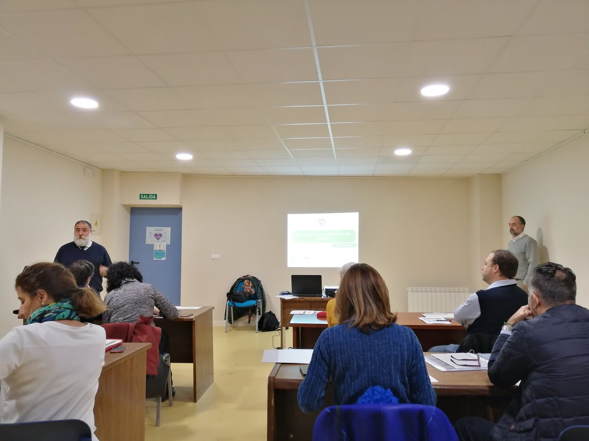 sierralademanda's tweet photo. Hoy con @JavierPerezARGI hablando sobre #rrss a los GAL del proyecto de cooperación #interleader https://t.co/nqz9SGqzFS
