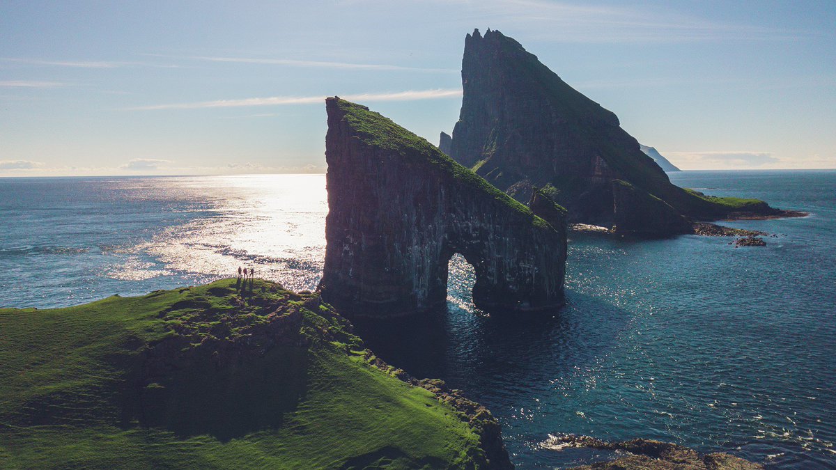 EWTMiceTravel's tweet photo. Drangarnir is the collective name for the two sea stacks between the islet Tindhólmur and the island Vágar in the Faroe Islands. #FaroeIslands #naturalformations #rocks https://t.co/L7wyp9Plc2