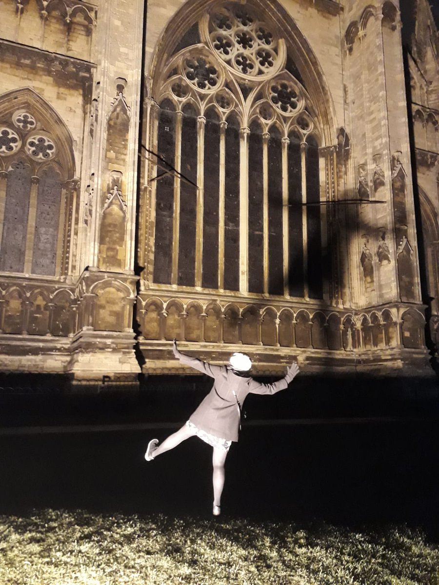 vanessastoneart's tweet photo. Being a kid again - we used to do this growing up in #salisbury - making shadows on #salisburycathedral #playingwithshadows #beingakidagain https://t.co/xx6lwvQe7G