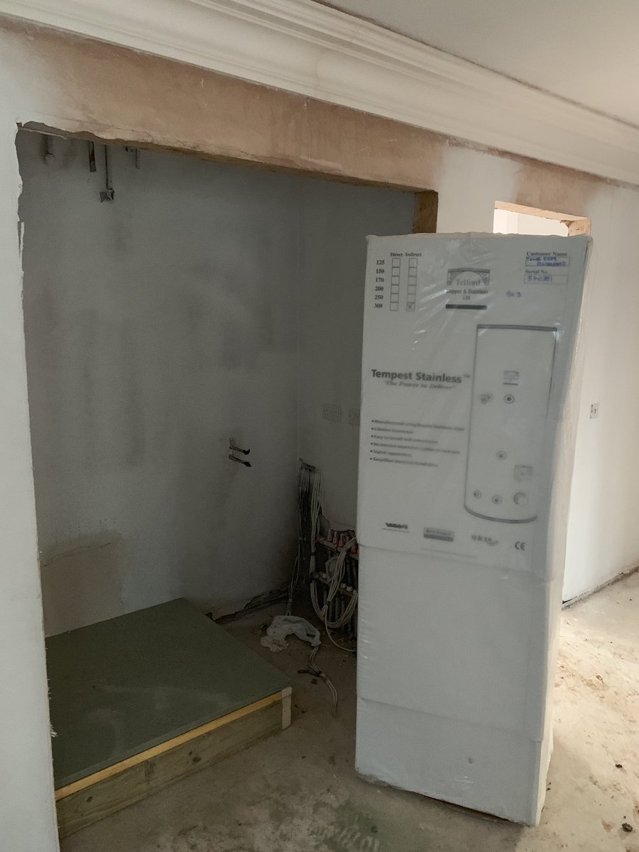RedBlueLtd's tweet image. Second fix starting today on a 300L @TelfordCylinder at our Pangbourne site. 4 zones including 2 underfloor manifolds and an upstairs radiator circuit to pipe up. Should keep @bradleyclark30 quiet for a few days. To be continued........ #2ndfix #sitework #cylindercupboards