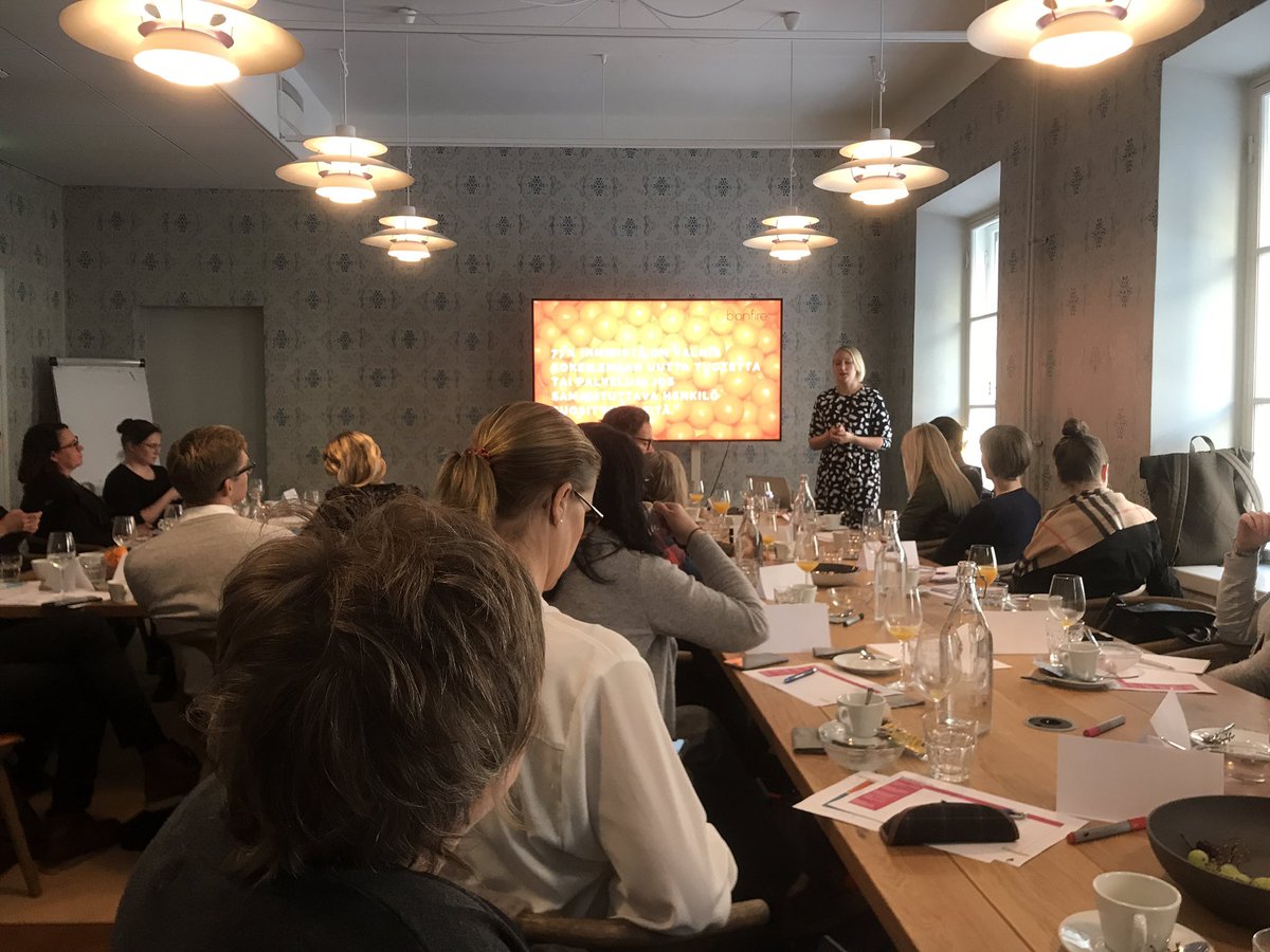 LauraPaakkonen's tweet photo. Seuraavaksi b2b-vaikuttajamarkkinoinnin case-esimerkkejĂ€ @sillanpaamaria @bonfire_fi tarinoimana đ„
#vaikuttajamarkkinointi
@PingHelsinki #sofiafuturefarm https://t.co/HXL0rsb5Ep