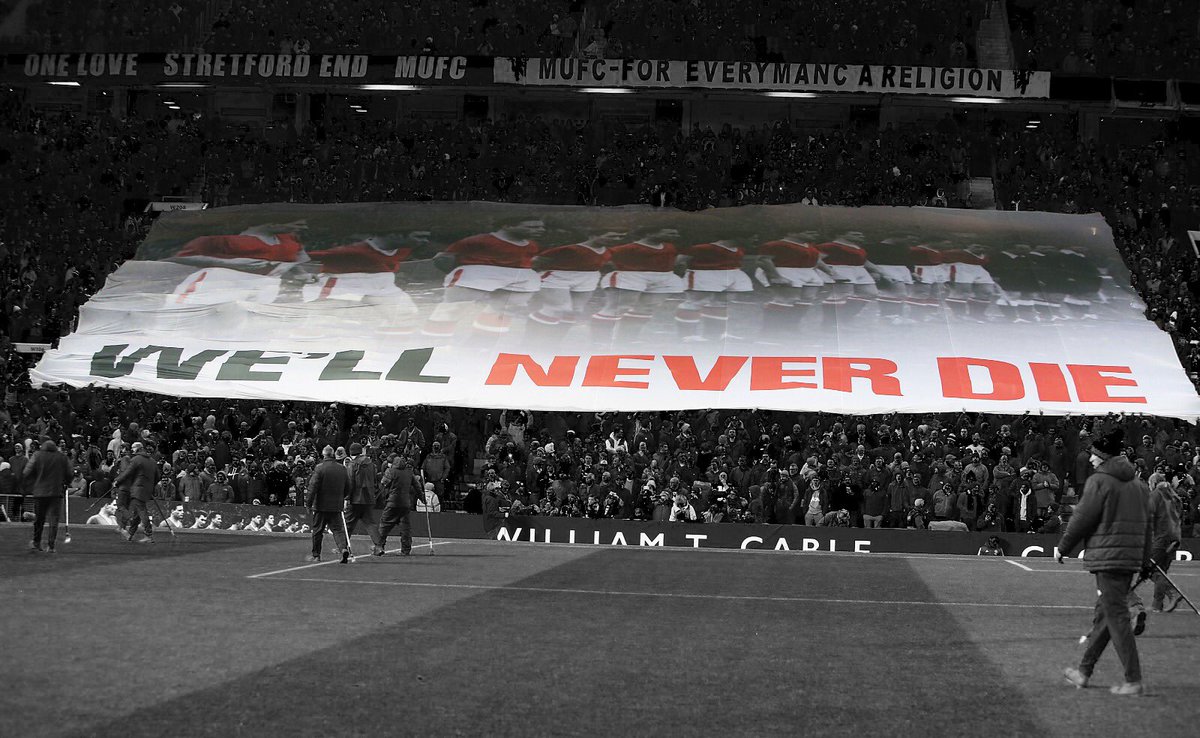 LukeShaw23's tweet photo. We will never forget 🙏 #FlowersOfManchester https://t.co/2rrKj28s6k