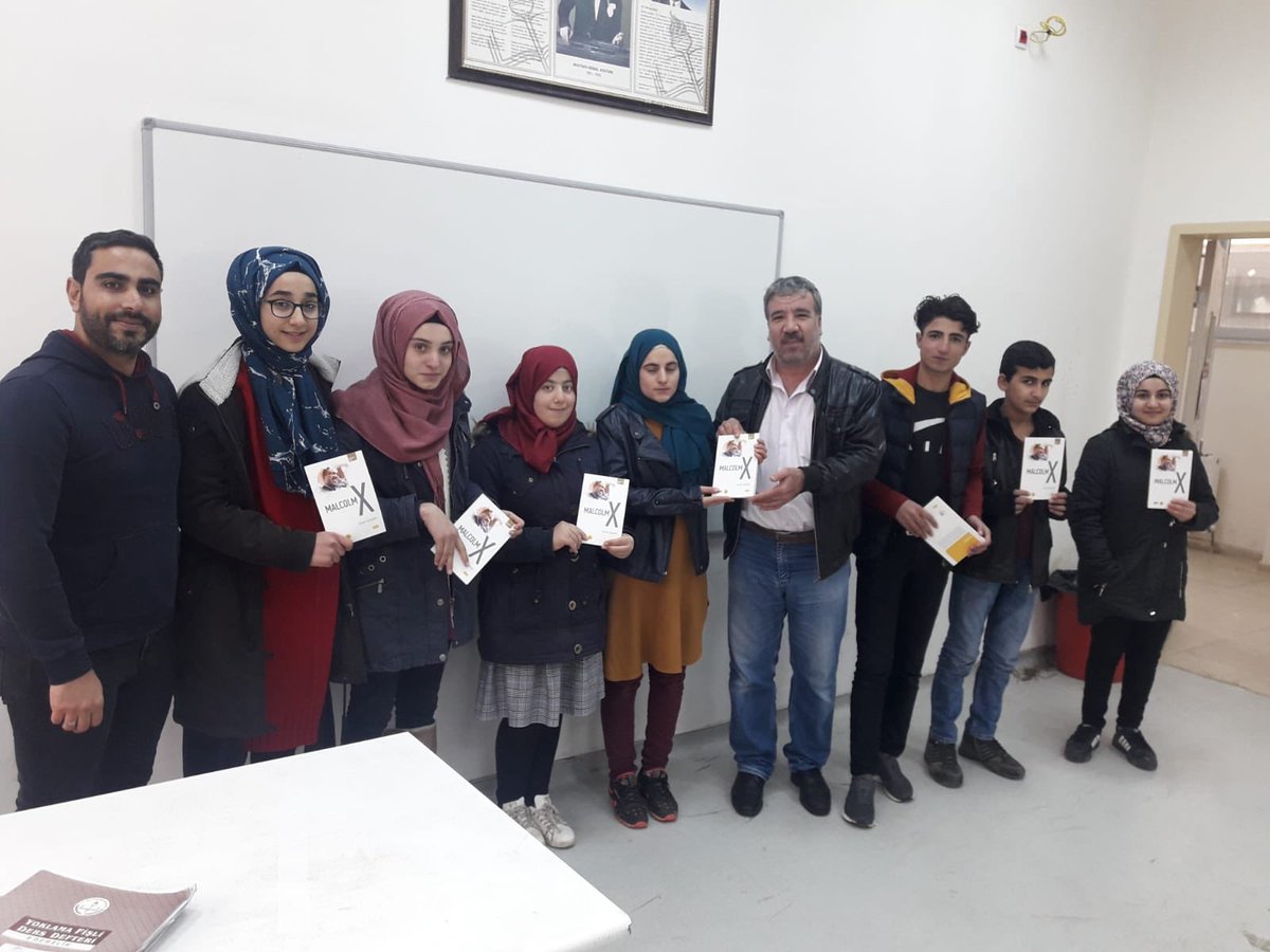 #BirBilenleBilgeNesil  kapsamında Diyarbakır-Dicle ilçemizde kardeşlerimizle MalcolmX kitabı tahlil edildi.
#GençMemurSen #eyüpbeyhan #yusufgüzel