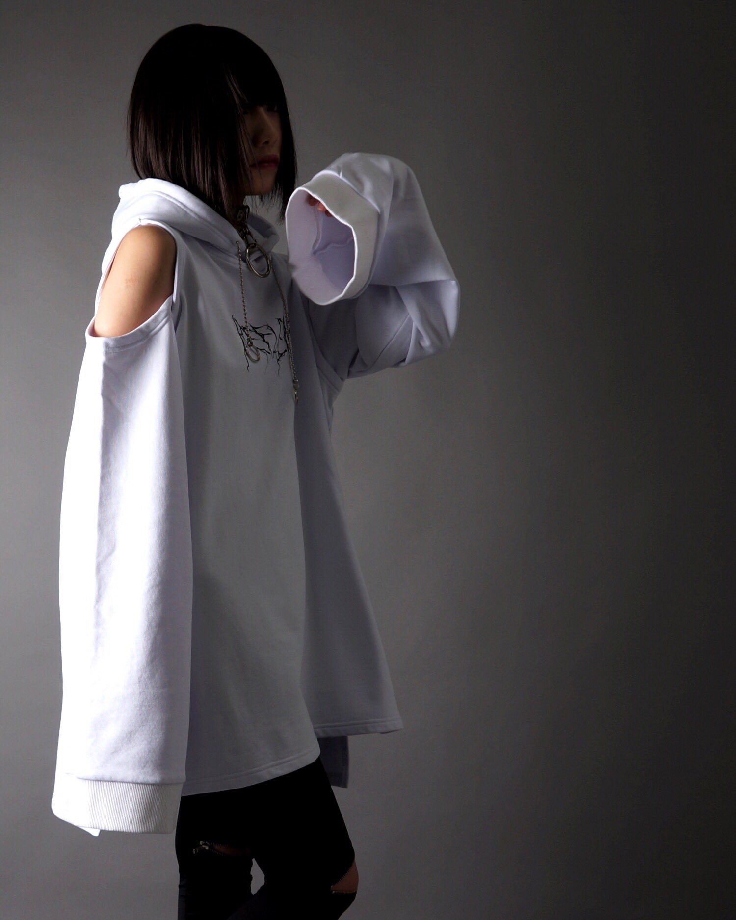 REFLEM（レフレム）の「ウサ耳カッティングショルダーZIP