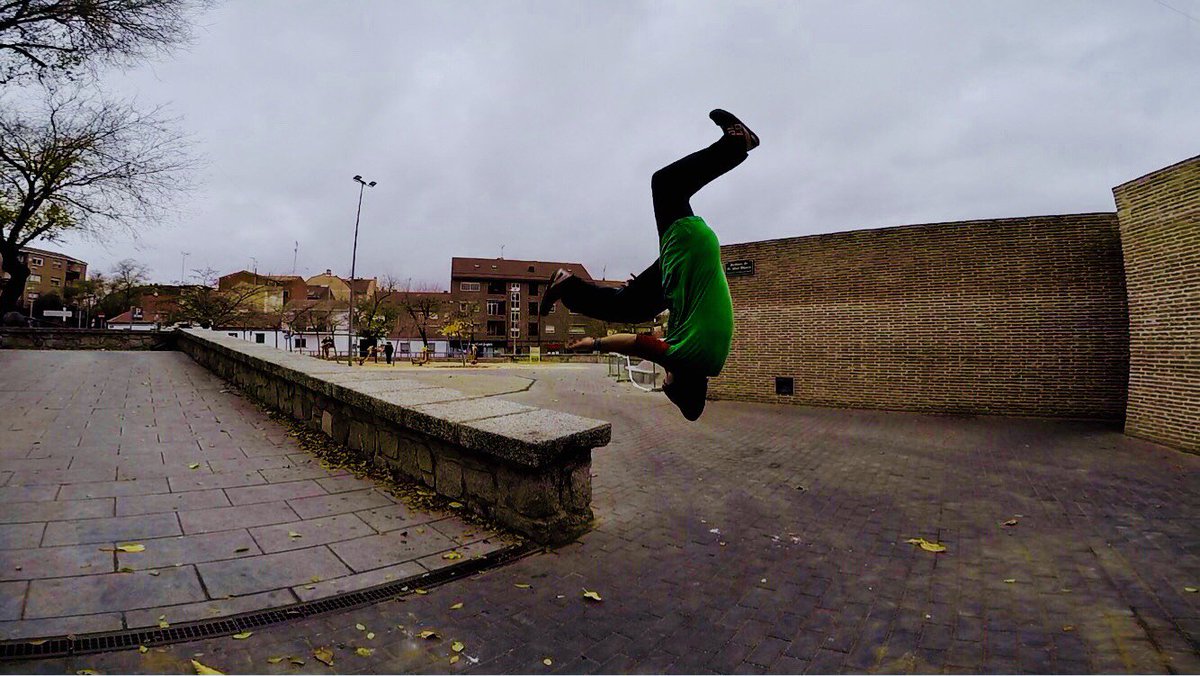 zonajoventorre's tweet photo. Los #miércoles la #zonajoven se llena de colchonetas, plinton, trampolines etc... para poder practicar #Parkour ¡Si no hay obstáculos en tu vida que se te resista y quieres probar este #deporte #urbano, pásate por la #zonajoven de #torrelodones esta tarde! https://t.co/ET9OdlDxAB https://t.co/JJgUDLzRnn