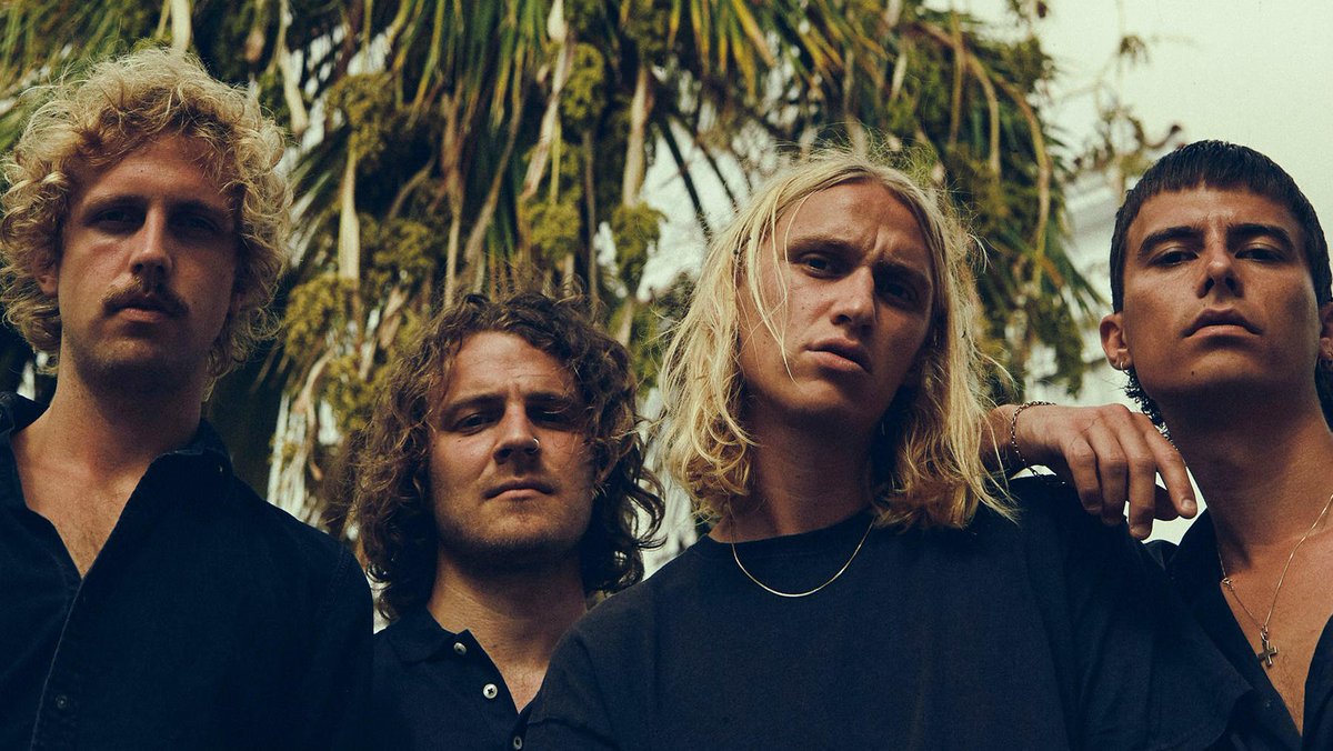 .<a href="/GoGoBerlin/">Go Go Berlin</a> er tilbage! 🖤🎵 Se den helt nye musikvideo 'Here Comes The Darkness' her: fal.cn/i8fn