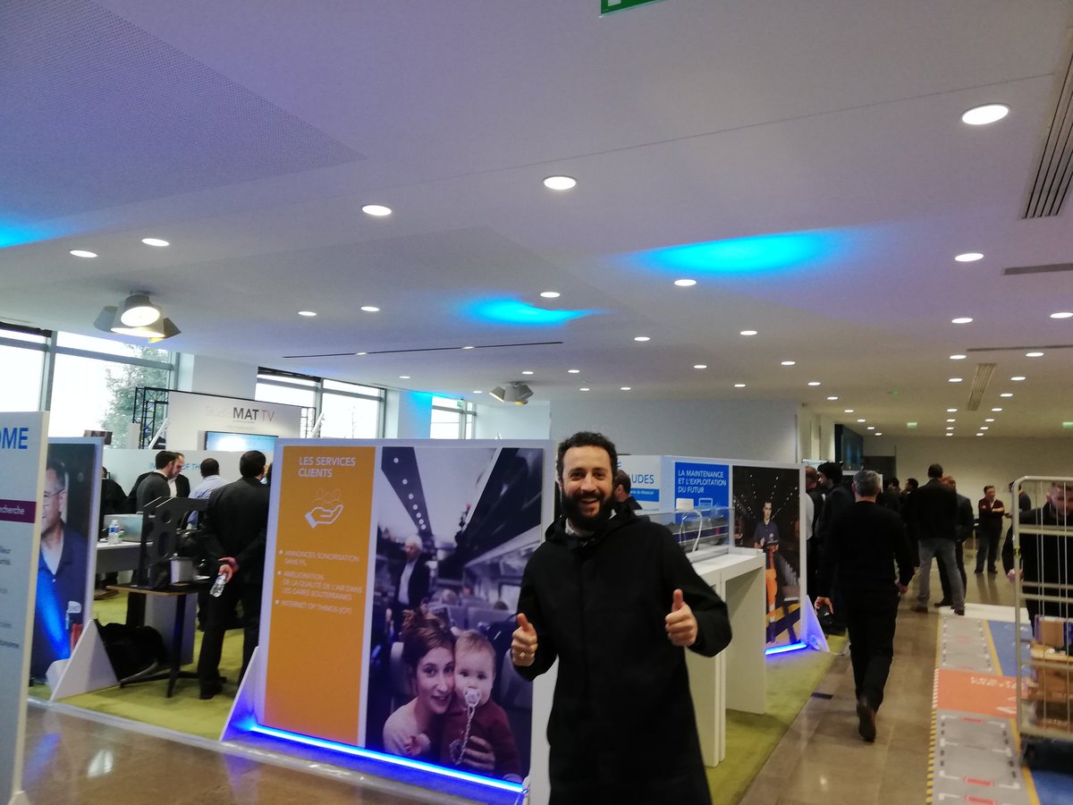 SNCFNumerique's tweet photo. #INNOVMAT2019 - 3 jours de découverte des dernières innovations et #technologies du @GroupeSNCF... 🤳🤖
#TechForGood #UsineDuFutur #maintenanceprédictive https://t.co/7NmDtOFN3Z
