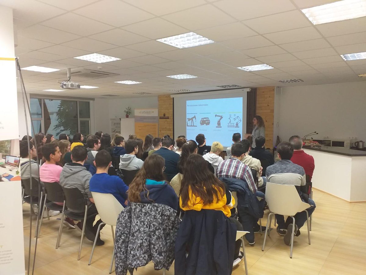 UrbalabGandia's tweet image. 📣 Hui finalitza el programa "Prepara't per al món laboral" dirigits als Instituts d'Educació Secundària de la Safor. 
👏Gràcies als  687 alumnes que durant els darreres mesos han passat per les nostres  instal·lacions per veure com està el mercat laboral i el  treball del futur.