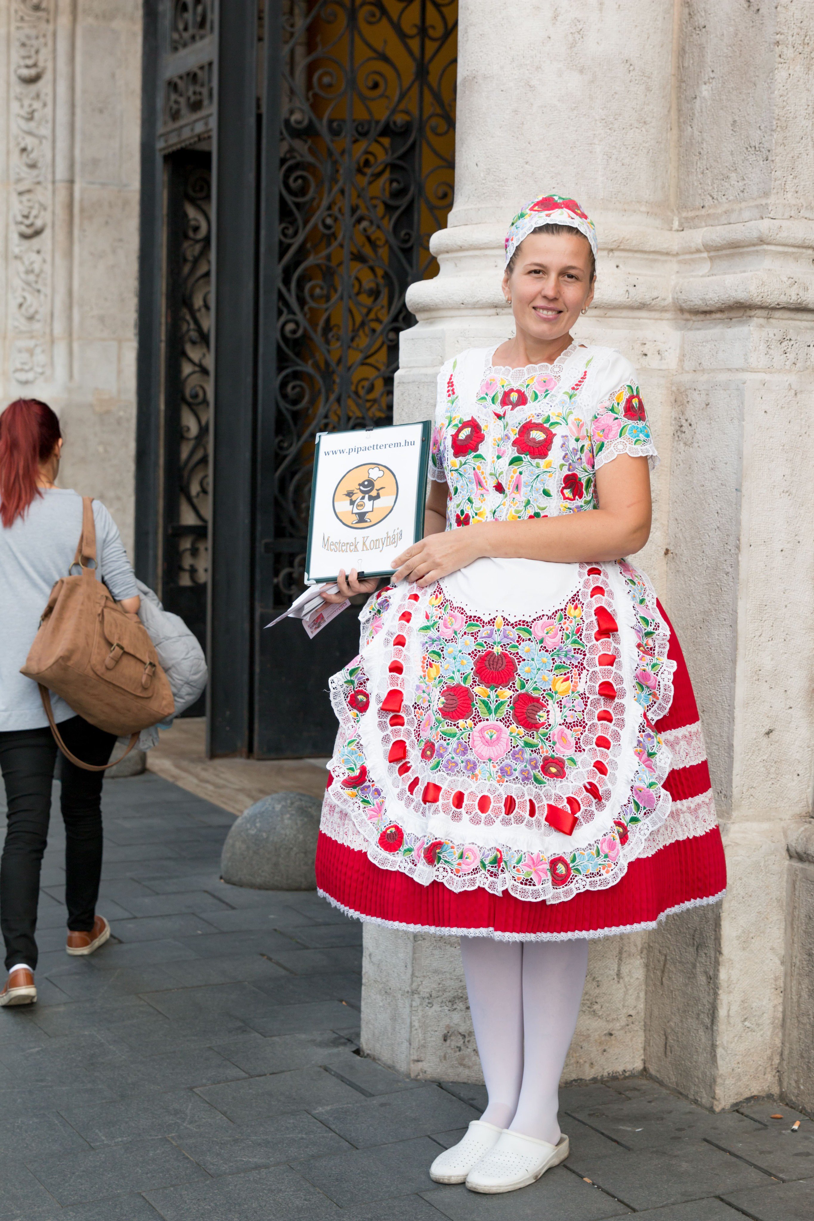 公式 旅らびcom 世界の絶景まとめ En Twitter カロチャの民族衣装 の詳細情報 国 ハンガリー 発祥地 都市 カロチャ 民族衣装の詳細 ハンガリー大平原の南 ドナウのほとりにあるカロチャという町で生まれた伝統衣装 溢れんばかりの花の模様が美しい