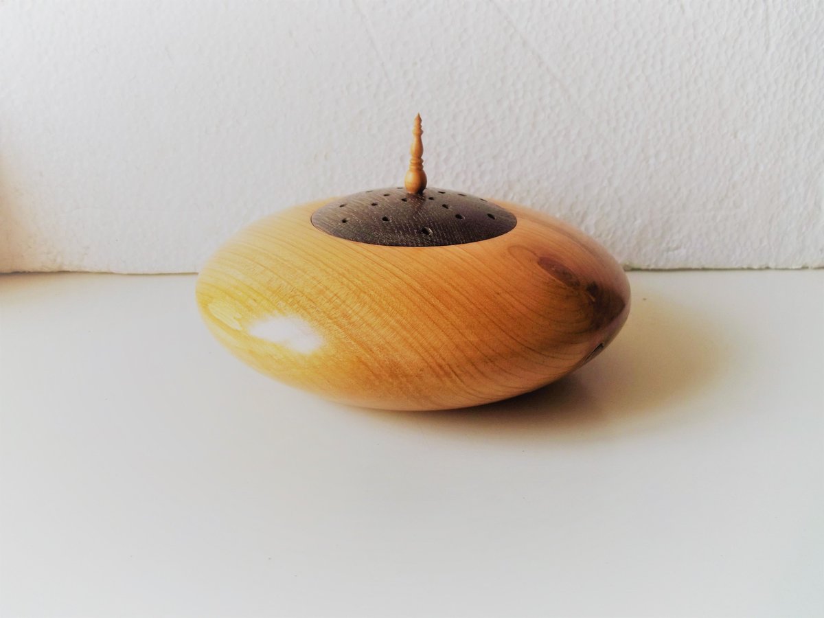 Smart_Boutiques's tweet photo. Porte-plume, casse-noix, #pot de senteur... Redécouvrez les objets du quotidien dans des matériaux nobles, créés avec #art et patience, de 10 à 75  euros. https://t.co/0DXr9yoQpa…/yrnb0guzq-pot-de-senteur-me…
 #potdesenteur #artisanat #bois #decoration #madeinfrance #ideecadeau https://t.co/aRzEEHimY4