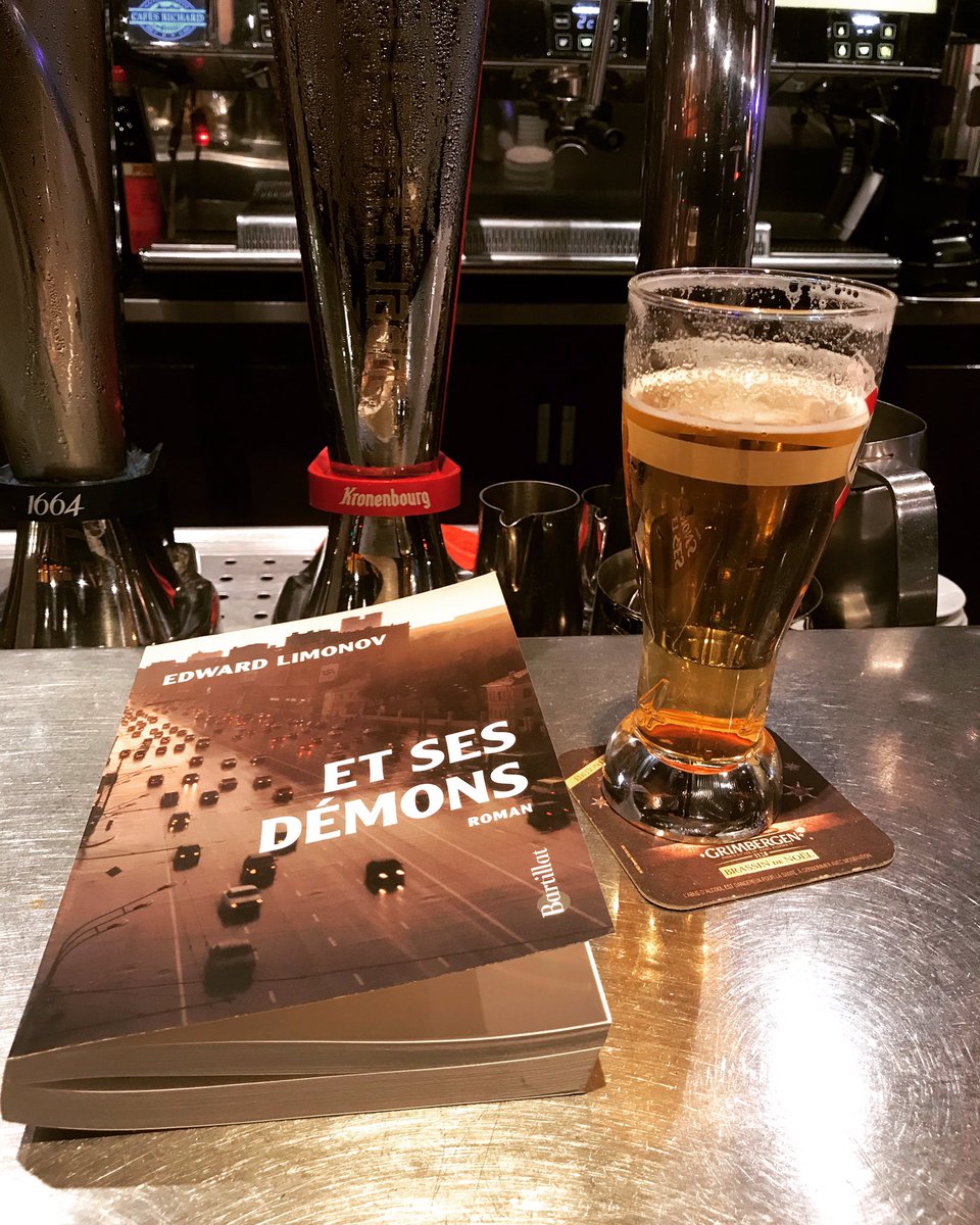 xmalenfer's tweet photo. Un livre et une bière ! Le dernier Limonov « Et ses demons » L’ultime récit ? Le President se meurt mais bouge encore. Fatalité russe, humour acide. Limonov au meilleur de lui même. #edouardlimonov #bartillat #litterature #russie #litteraturerusse #ЭдуардЛимонов https://t.co/qZXfHOA3hY