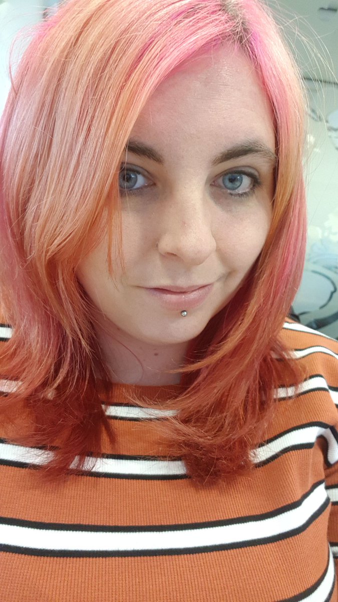 Emionfire182's tweet photo. I just realised my new top makes me resemble a clown fish...d'oh! #clownfish #ifoundnemo #dressinglikeafishtowork https://t.co/wbWWmCaZ2C