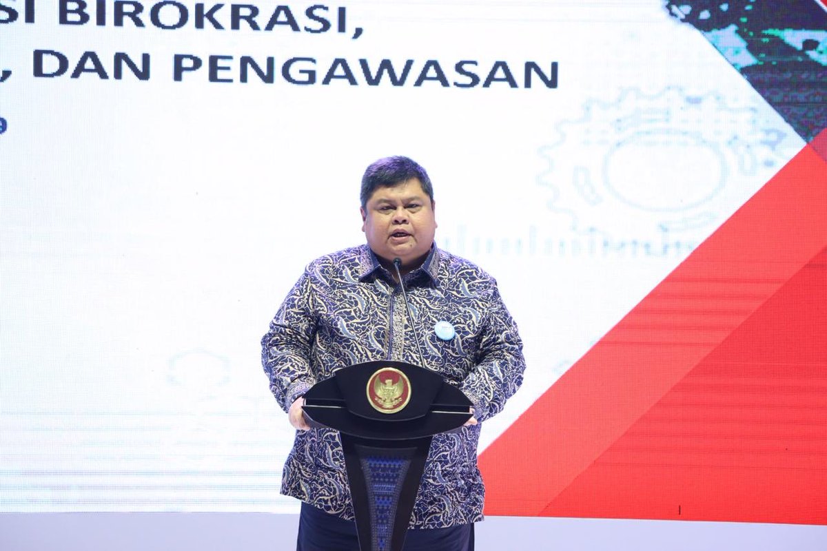 kempanrb's tweet photo. Senada dengan Menteri, Deputi Bidang RB Kunwas, M. Yusuf Ateh mengatakan, untuk mewujudkan efisiensi dalam birokrasi, tidak cukup hanya dengan memotong anggaran pada pertengahan tahun anggaran berjalan saja #Kemenpnrb #Menpan #IndonesiaMelayani #SAKIP #ReformasiBirokrasi https://t.co/P9jIKNDluJ