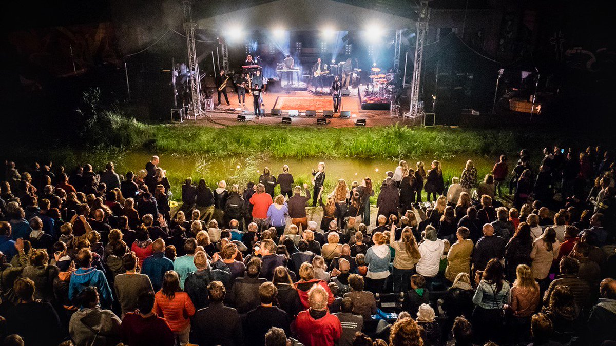 André Hazes, Theo Maassen en De Dijk op de planken van Kersouwe
bit.ly/2DderdE