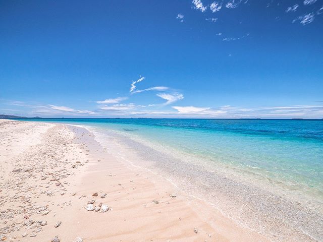 Oh Fiji....Where screensavers and wallpapers are made...#extractyourself #optoutside #getoutstayout #exploremore #keepitwild #adventurethatislife #greettheoutdoors #adventureculture #outdoorlife #stayandwander #beach #beachlife #ocean #waves #water #sand… bit.ly/2MQpUEo