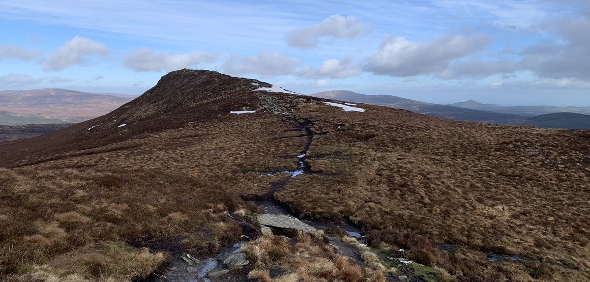 JuJuJay3's tweet photo. Don’t you just love solo training runs... today’s training was push push push... a hilly wild windy mountain and still some snow but a fantastic run I had! Super happy! #scarrsummit #wicklowmountains #testedtough #suunto #liveypb #thesportsroomwicklow #irishrunnermagazine https://t.co/Er3TkppIC5