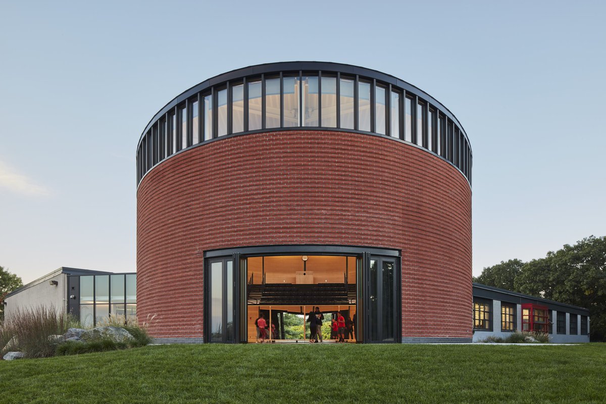 LeersWeinzapfel's tweet image. Located in a residential neighborhood bordered by a city park, the West End House Boys and Girls Club provides a safe and fun space for Boston’s youth. #WestEndHouseBoysandGirlsClub is a light on a hill overlooking
the city below #DesignForCommunity #LWA mailchi.mp/0b1d93b47f84/h…